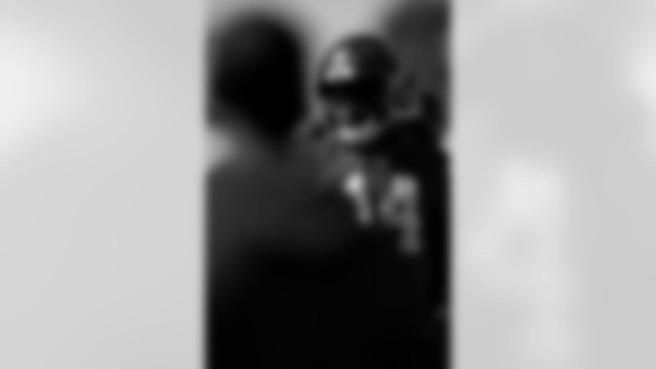 TAMPA, FL - November 28, 2025 - Wide Receiver Chris Godwin Jr. #14 of the Tampa Bay Buccaneers during practice at AdventHealth Training Center. Photo By Kyle Zedaker/Tampa Bay Buccaneers