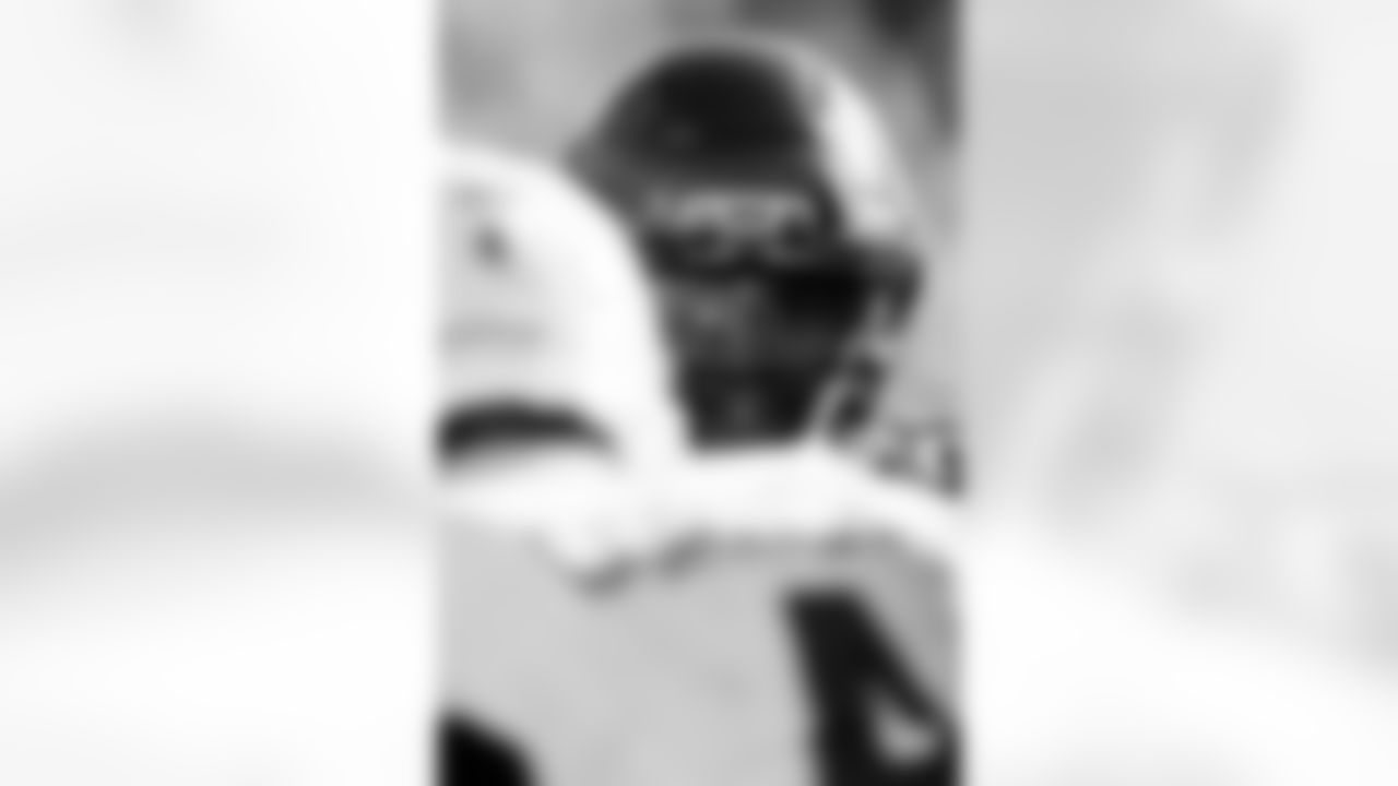 TAMPA, FL - November 30, 2025 - Defensive Back Josh Hayes #32 of the Tampa Bay Buccaneers during the game between the Arizona Cardinals and Tampa Bay Buccaneers. The Bucs won the game, 20-17. Photo By Kyle Zedaker/Tampa Bay Buccaneers