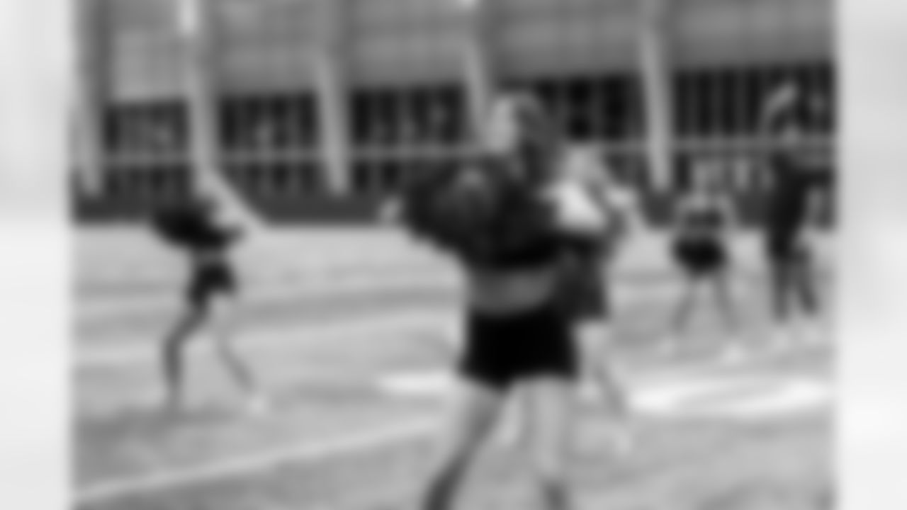 TAMPA, FL - November 20, 2025 - Tampa Bay Buccaneers Cheerleaders during Field Rehearsal at AdventHealth Training Center. Photo By Tori Richman/Tampa Bay Buccaneers