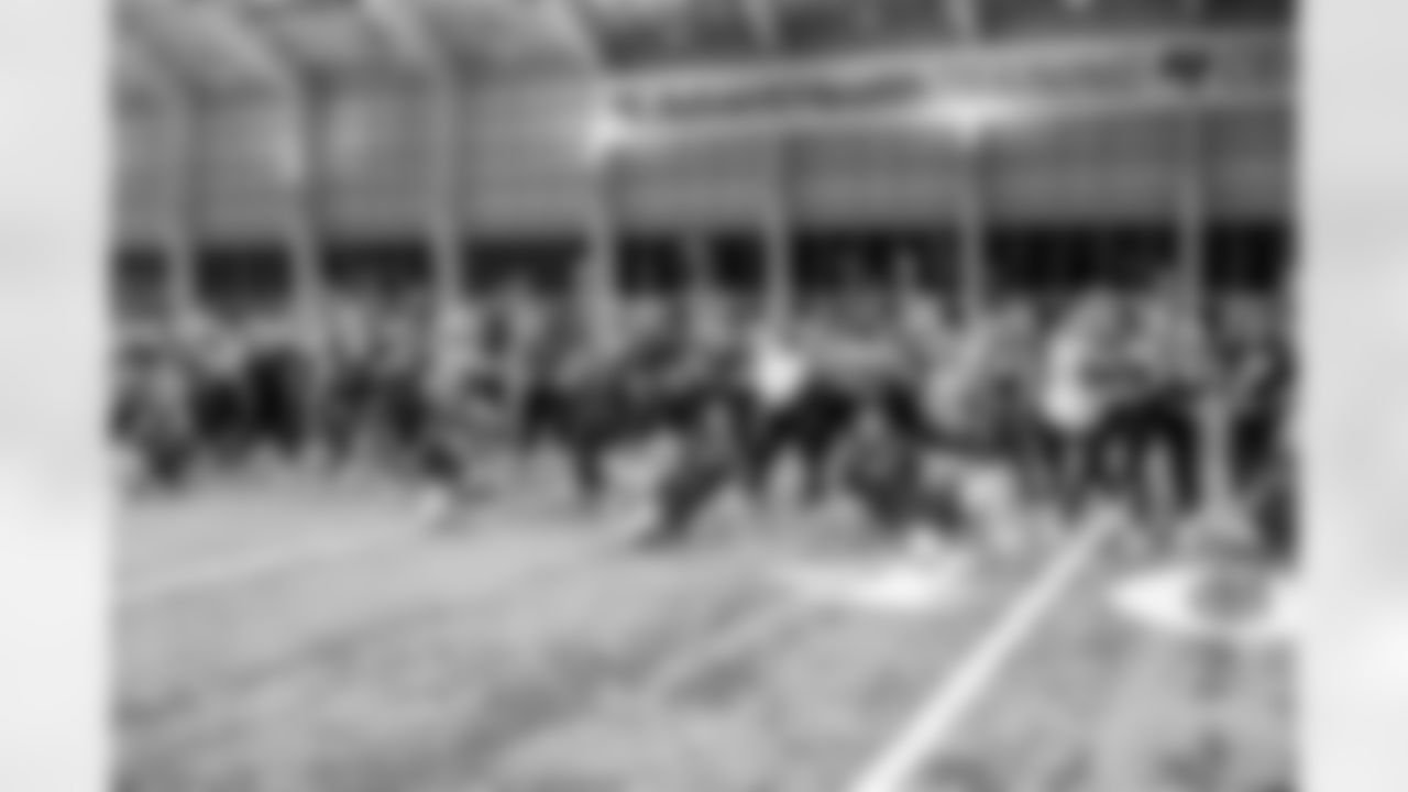 TAMPA, FL - November 19, 2025 - Tampa Bay Buccaneers Cheerleaders and Alumni during Field Rehearsal at AdventHealth Training Center. Photo By Tori Richman/Tampa Bay Buccaneers