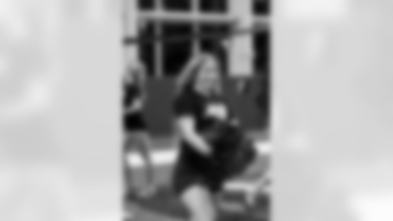 TAMPA, FL - December 04, 2025 - Tampa Bay Buccaneers Cheerleaders field rehearsal at AdventHealth Training Center. Photo By Tori Richman/Tampa Bay Buccaneers