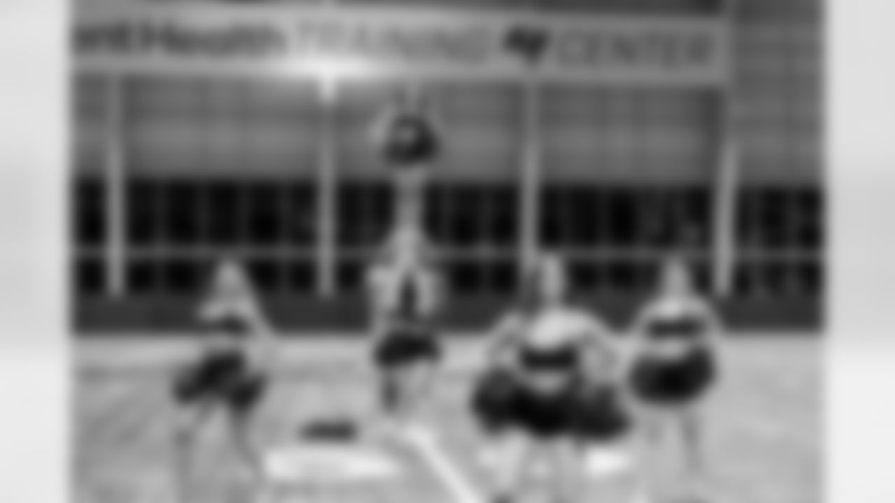 TAMPA, FL - November 20, 2025 - Tampa Bay Buccaneers Cheerleaders during Field Rehearsal at AdventHealth Training Center. Photo By Tori Richman/Tampa Bay Buccaneers