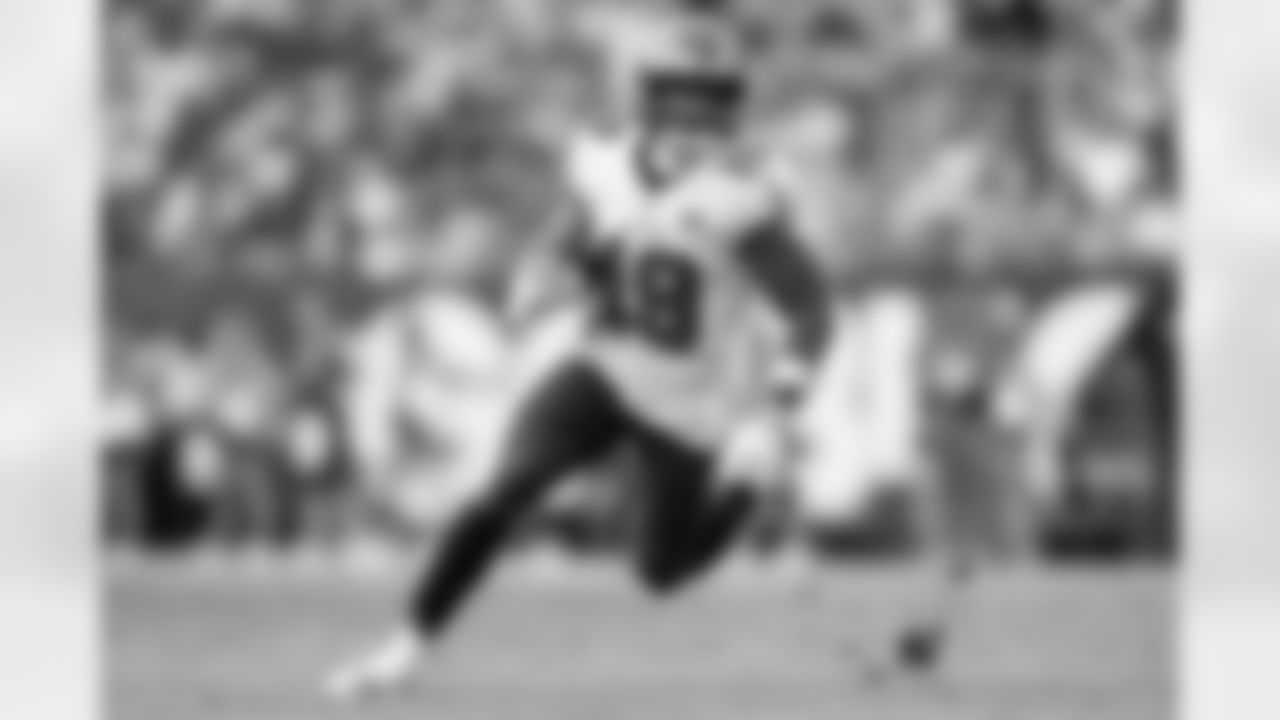 TAMPA, FL - November 09, 2025 - Wide Receiver Kameron Johnson #19 of the Tampa Bay Buccaneers during the game between the New England Patriots and Tampa Bay Buccaneers. The Bucs lost the game, 28-23. Photo By Doug DeFelice/Tampa Bay Buccaneers