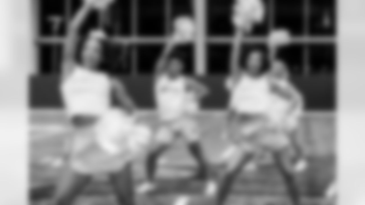 TAMPA, FL - December 09, 2025 - Tampa Bay Buccaneers Cheerleaders during Field Rehearsal at AdventHealth Training Center. Photo By Tori Richman/Tampa Bay Buccaneers