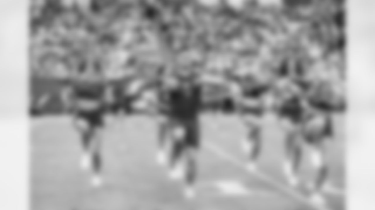 TAMPA, FL - November 09, 2025 - Tampa Bay Buccaneers Cheerleaders during the game between the New England Patriots and Tampa Bay Buccaneers. The Bucs lost the game, 28-23. Photo By Tori Richman/Tampa Bay Buccaneers