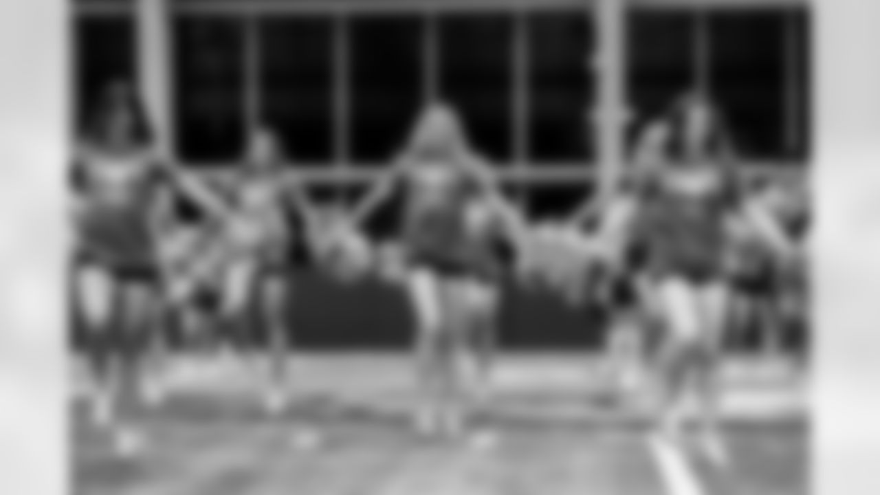 TAMPA, FL - November 06, 2025 - Tampa Bay Buccaneers Cheerleaders during Field Rehearsal at AdventHealth Training Center. Photo By Tori Richman/Tampa Bay Buccaneers