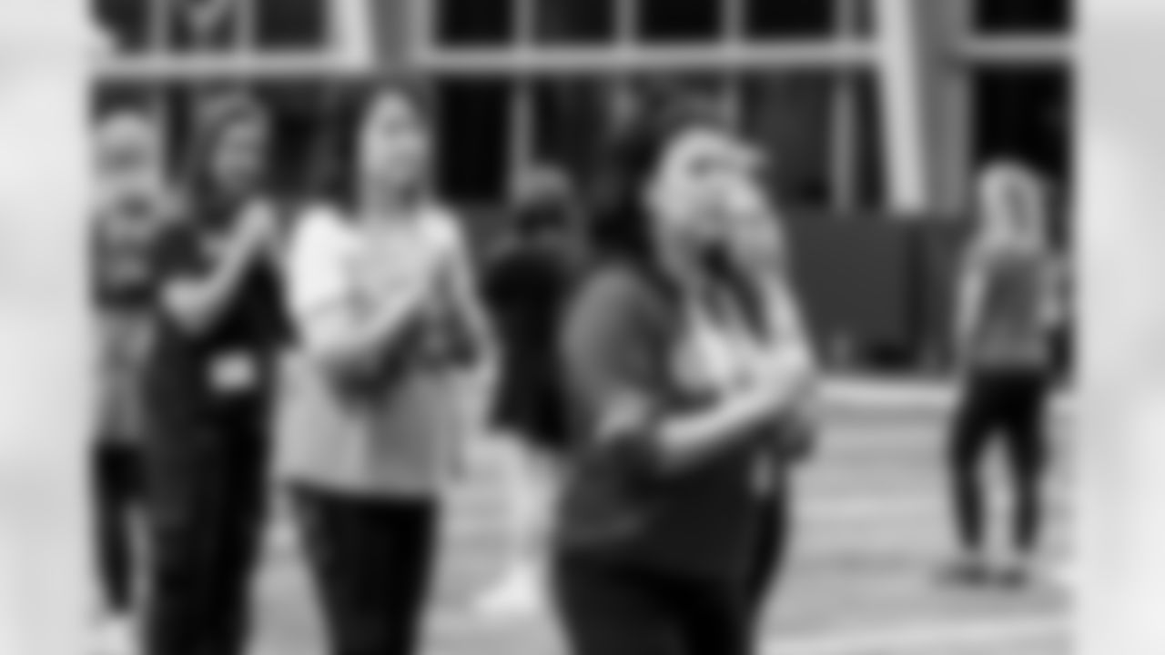 TAMPA, FL - November 19, 2025 - Tampa Bay Buccaneers Cheerleaders and Alumni during Field Rehearsal at AdventHealth Training Center. Photo By Tori Richman/Tampa Bay Buccaneers