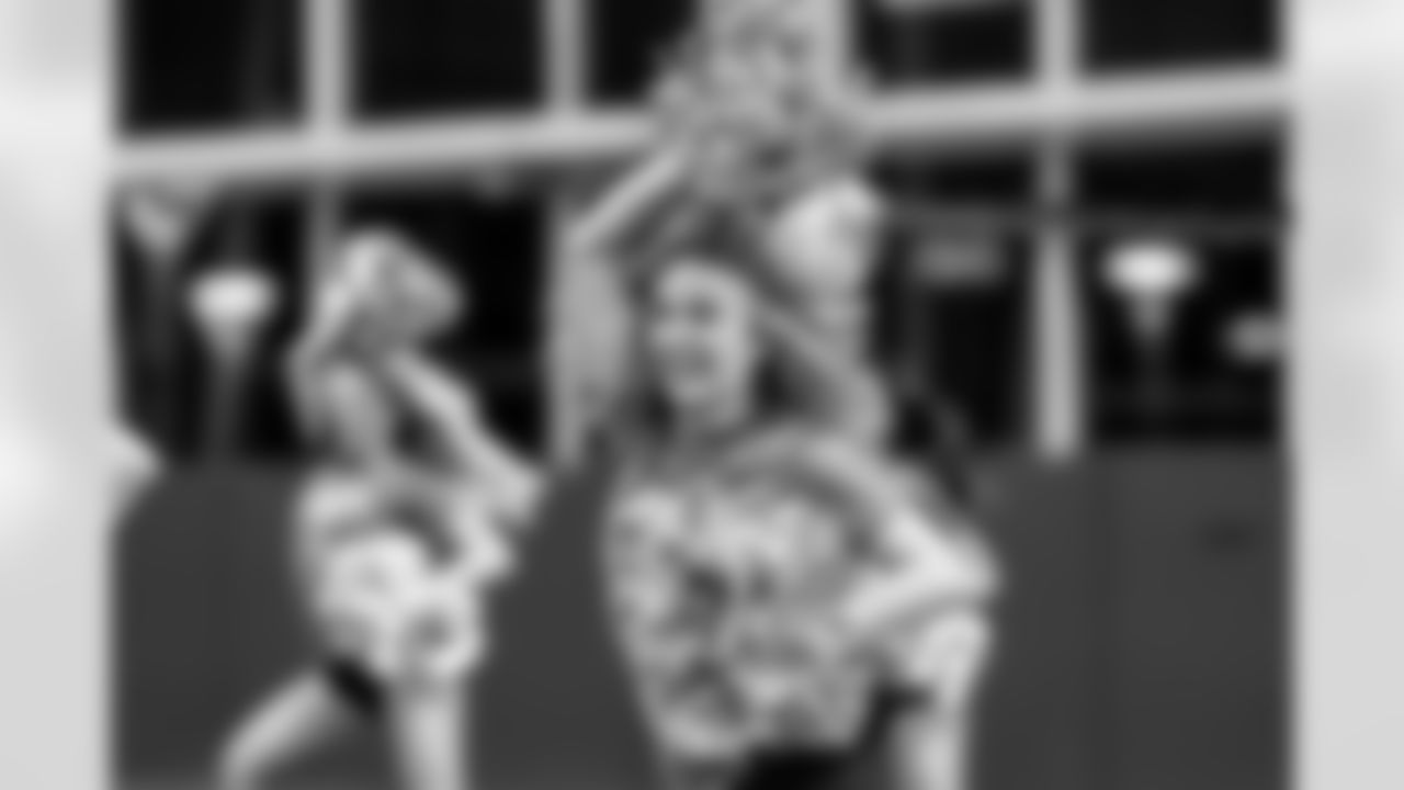 TAMPA, FL - November 06, 2025 - Tampa Bay Buccaneers Cheerleaders during Field Rehearsal at AdventHealth Training Center. Photo By Tori Richman/Tampa Bay Buccaneers