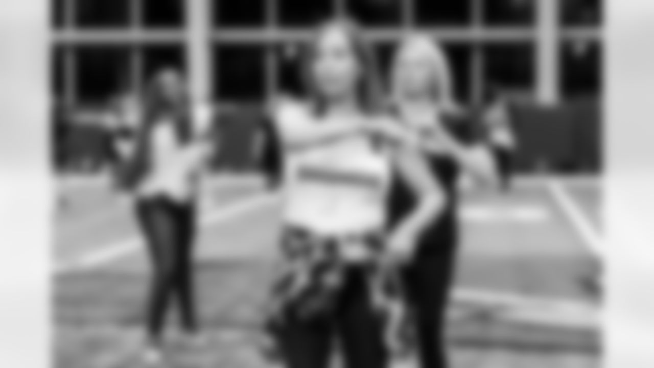 TAMPA, FL - November 19, 2025 - Tampa Bay Buccaneers Cheerleaders and Alumni during Field Rehearsal at AdventHealth Training Center. Photo By Tori Richman/Tampa Bay Buccaneers