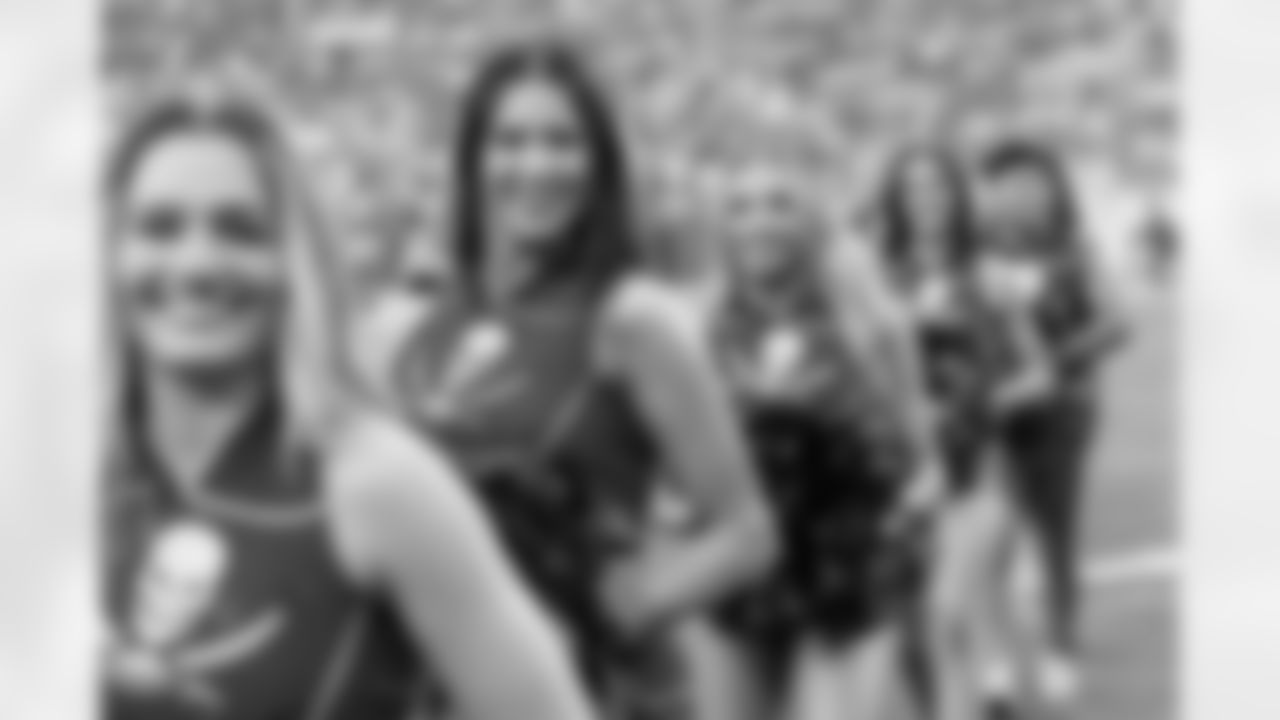 TAMPA, FL - January 03, 2026 - The Carolina Panthers and Tampa Bay Buccaneers play a regular season game at Raymond James Stadium. The Bucs won the game, 16-14. Photo By Doug DeFelice/Tampa Bay Buccaneers