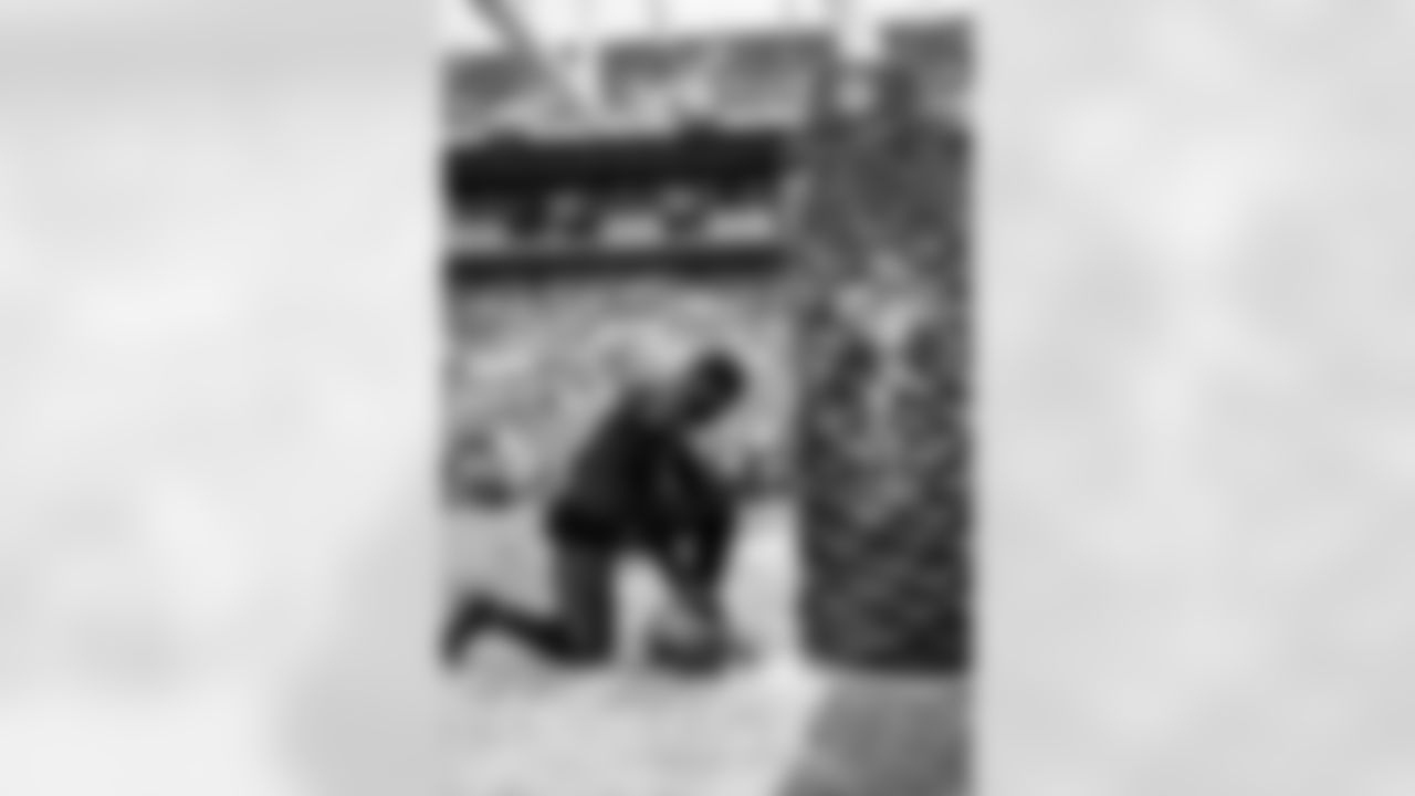 TAMPA, FL - December 07, 2025 - The Tampa Bay Buccaneers and New Orleans Saints during a regular season game at Raymond James Stadium. The Bucs lost the game, 24-20. Photo By Tori Richman/Tampa Bay Buccaneers