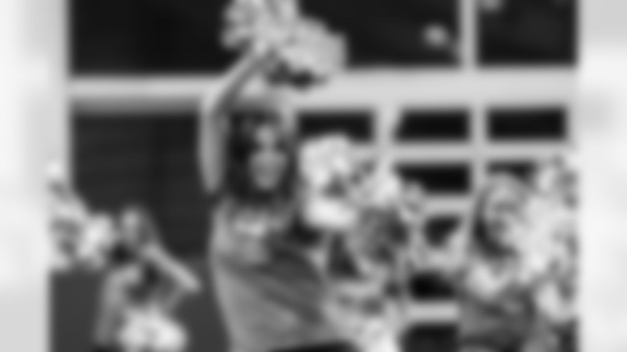 TAMPA, FL - November 06, 2025 - Tampa Bay Buccaneers Cheerleaders during Field Rehearsal at AdventHealth Training Center. Photo By Tori Richman/Tampa Bay Buccaneers