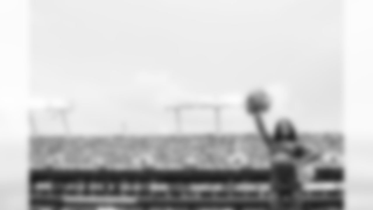 TAMPA, FL - November 09, 2025 - Tampa Bay Buccaneers Cheerleaders before the game between the New England Patriots and Tampa Bay Buccaneers. The Bucs lost the game, 28-23. Photo By Kyle Zedaker/Tampa Bay Buccaneers