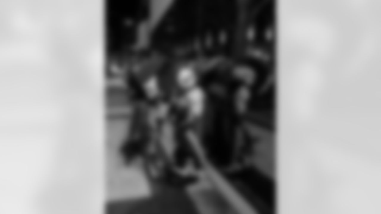 ST. PETERSBURG, FL - November 13, 2025 - Captain Fear during "Bucs Run" Raise The Flags event with Pinellas Run Club at Park & Rec in St. Petersburg. Photo By Doug DeFelice/Tampa Bay Buccaneers