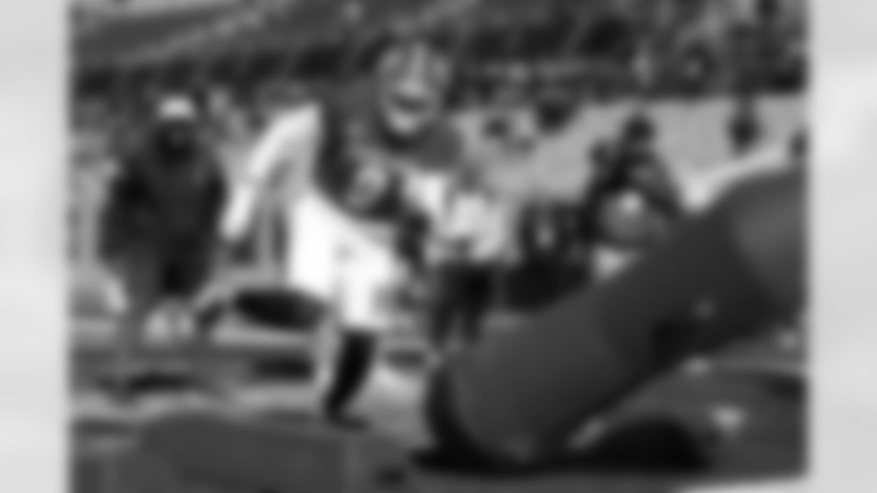 National Team defensive end TJ Parker (9), of Clemson, runs through drills during practice for the Senior Bowl NCAA college football game Wednesday, Jan. 28, 2026, in Mobile, Ala. (AP Photo/Butch Dill)