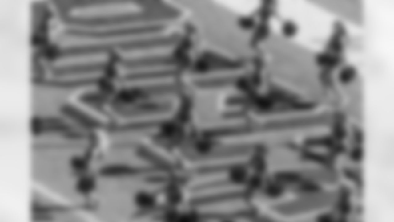 TAMPA, FL - November 30, 2025 - Tampa Bay Buccaneers Cheerleaders during the game between the Arizona Cardinals and Tampa Bay Buccaneers. The Bucs won the game, 20-17. Photo By Mike Carlson/Tampa Bay Buccaneers