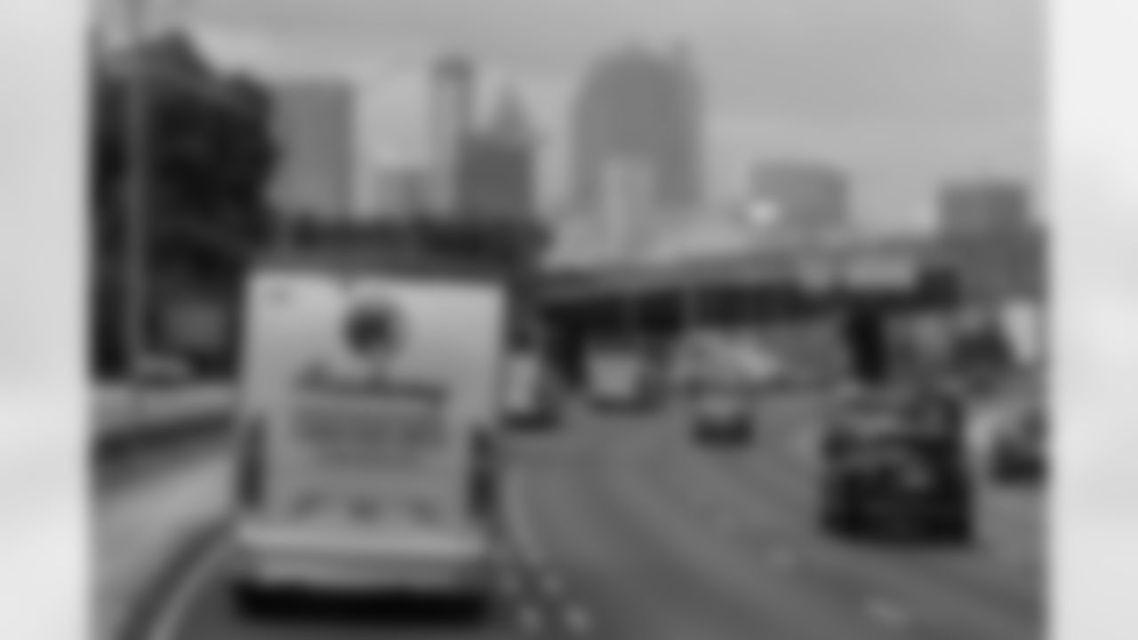 ATLANTA, GA - September 06, 2025 - Luxury Suite Excursion arrives for the game between the Tampa Bay Buccaneers and Atlanta Falcons. The Bucs won the game, 23-20. Photo By Doug DeFelice/Tampa Bay Buccaneers