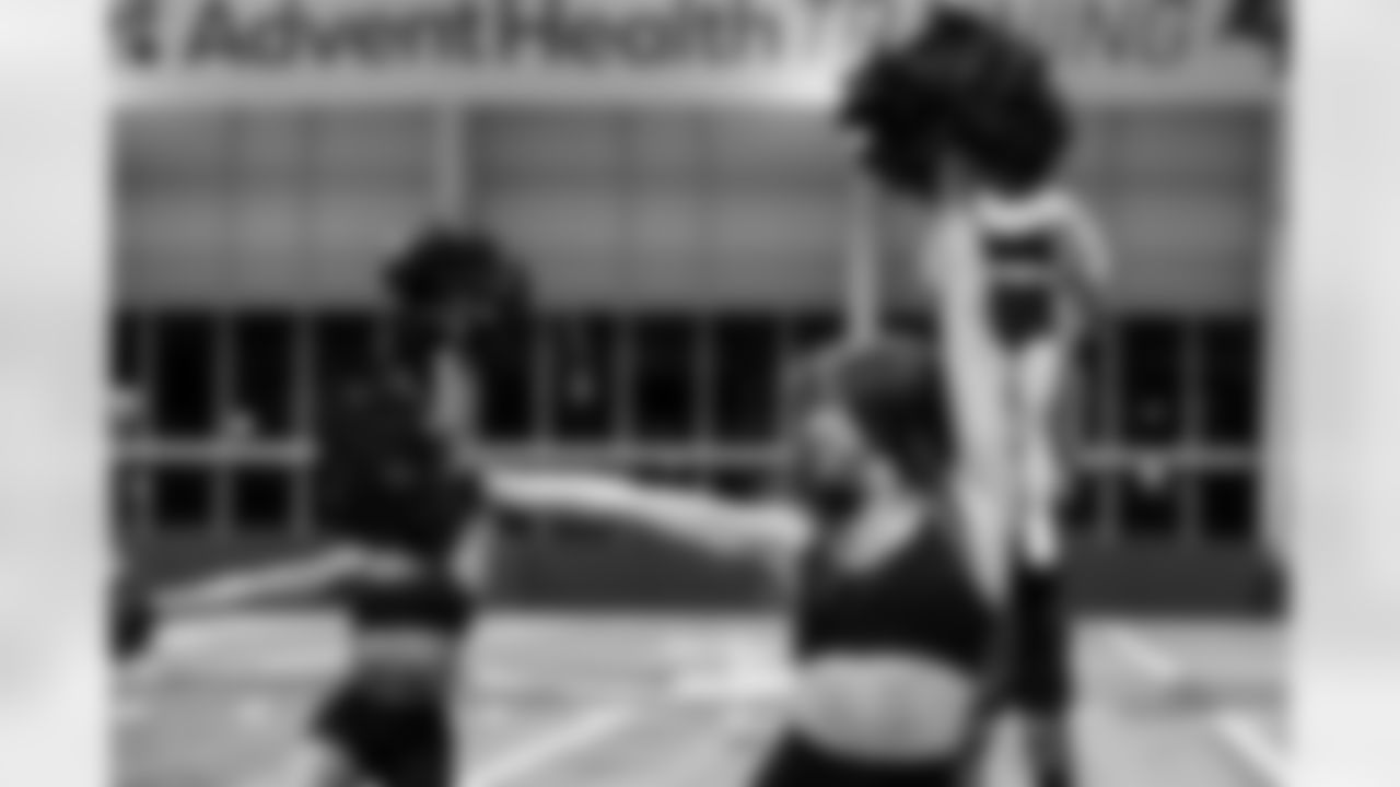 TAMPA, FL - November 20, 2025 - Tampa Bay Buccaneers Cheerleaders during Field Rehearsal at AdventHealth Training Center. Photo By Tori Richman/Tampa Bay Buccaneers