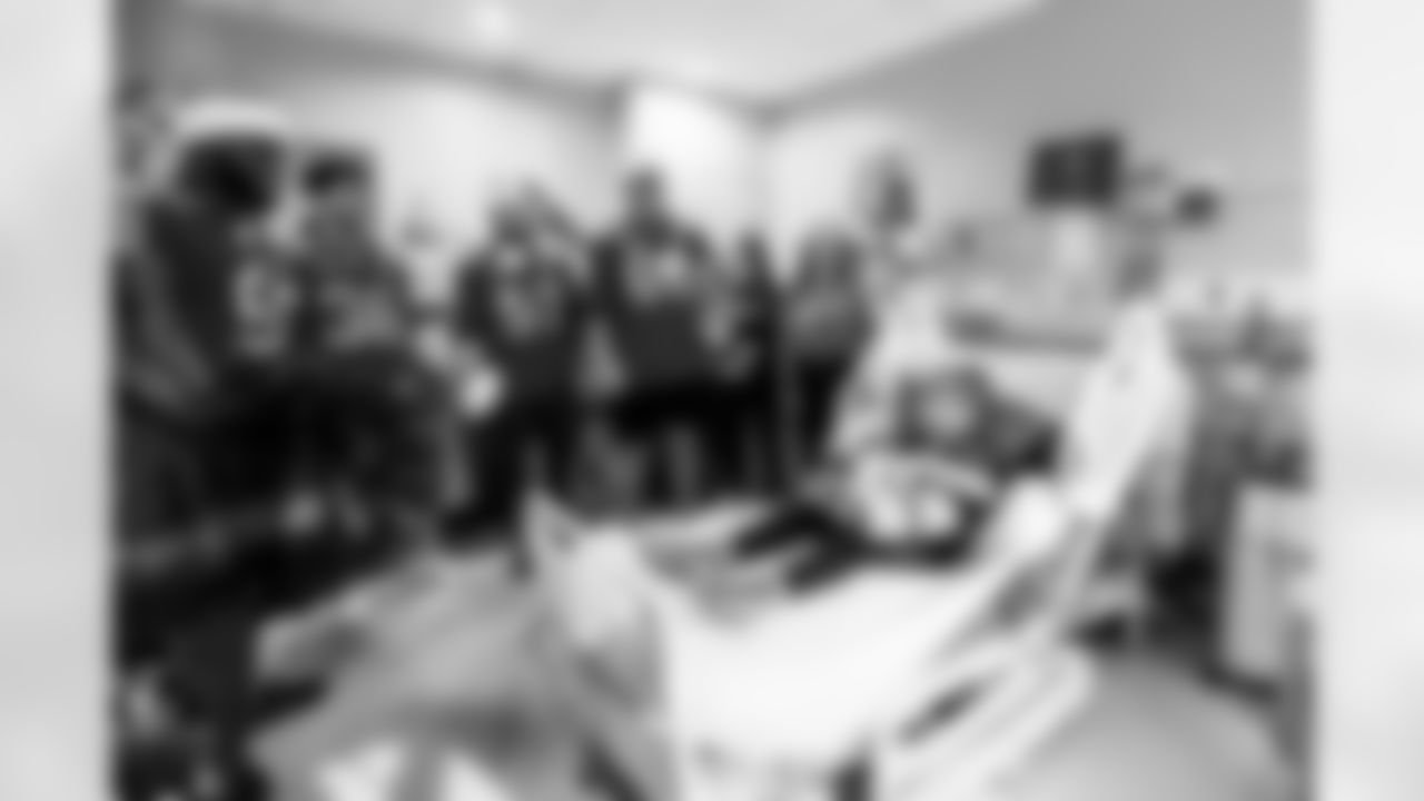 ST. PETERSBURG, FL - December 16, 2025 - Rookie Club visit to Johns Hopkins All Children's Hospital. Photo By Tori Richman/Tampa Bay Buccaneers