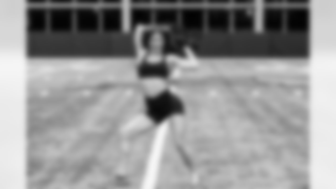 TAMPA, FL - November 20, 2025 - Tampa Bay Buccaneers Cheerleaders during Field Rehearsal at AdventHealth Training Center. Photo By Tori Richman/Tampa Bay Buccaneers