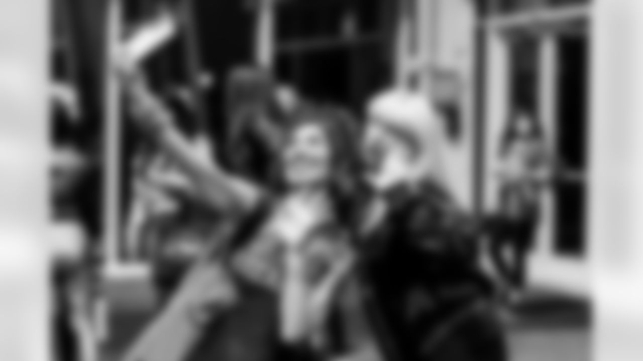 TAMPA, FL - November 19, 2025 - Tampa Bay Buccaneers Cheerleaders and Alumni during Field Rehearsal at AdventHealth Training Center. Photo By Tori Richman/Tampa Bay Buccaneers