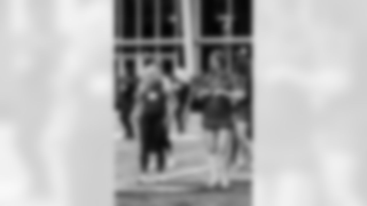 TAMPA, FL - November 19, 2025 - Tampa Bay Buccaneers Cheerleaders and Alumni during Field Rehearsal at AdventHealth Training Center. Photo By Tori Richman/Tampa Bay Buccaneers