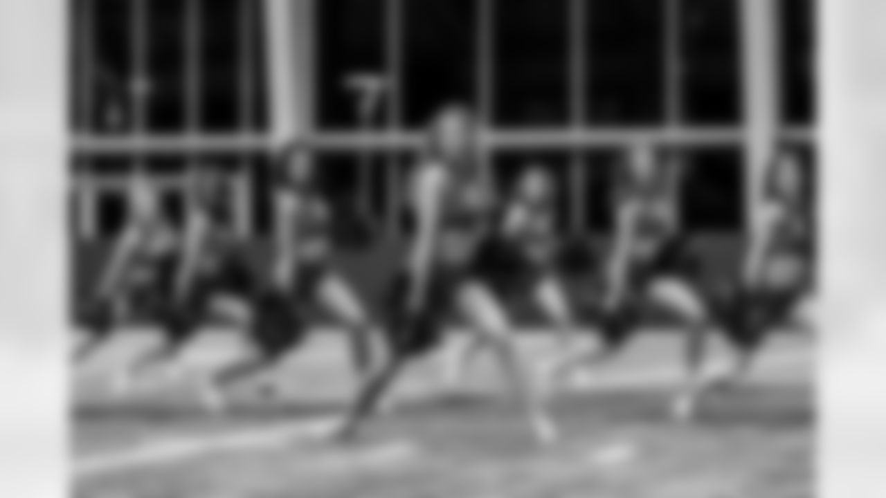 TAMPA, FL - January 02, 2026 - Tampa Bay Buccaneers Cheerleaders field rehearsal at AdventHealth Training Center. Photo By Tori Richman/Tampa Bay Buccaneers