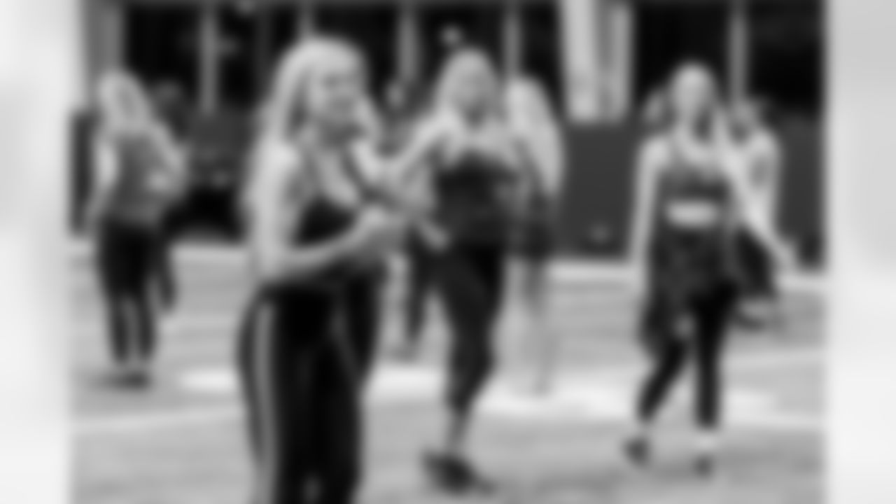 TAMPA, FL - November 19, 2025 - Tampa Bay Buccaneers Cheerleaders and Alumni during Field Rehearsal at AdventHealth Training Center. Photo By Tori Richman/Tampa Bay Buccaneers