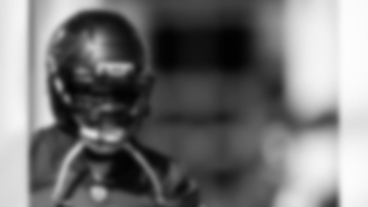 TAMPA, FL - December 24, 2025 - Outside Linebacker Haason Reddick #5 of the Tampa Bay Buccaneers during practice at AdventHealth Training Center. Photo By Kyle Zedaker/Tampa Bay Buccaneers