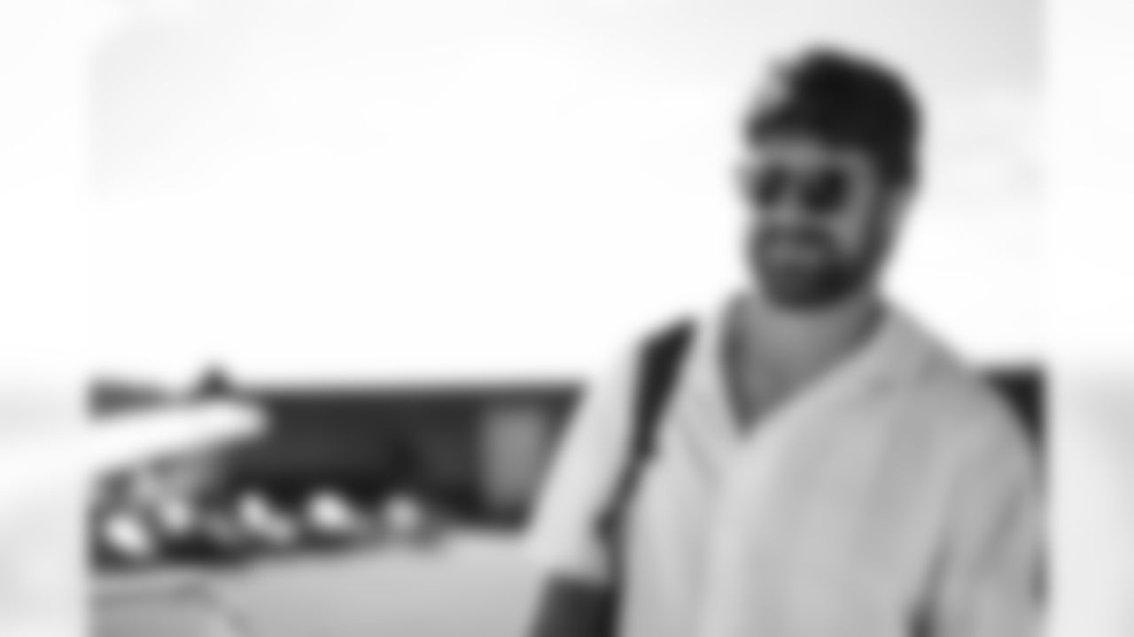 TAMPA, FL - November 22, 2025 - Tight End Cade Otton #88 of the Tampa Bay Buccaneers departs before the game against the Los Angeles Rams. Photo By Tori Richman/Tampa Bay Buccaneers