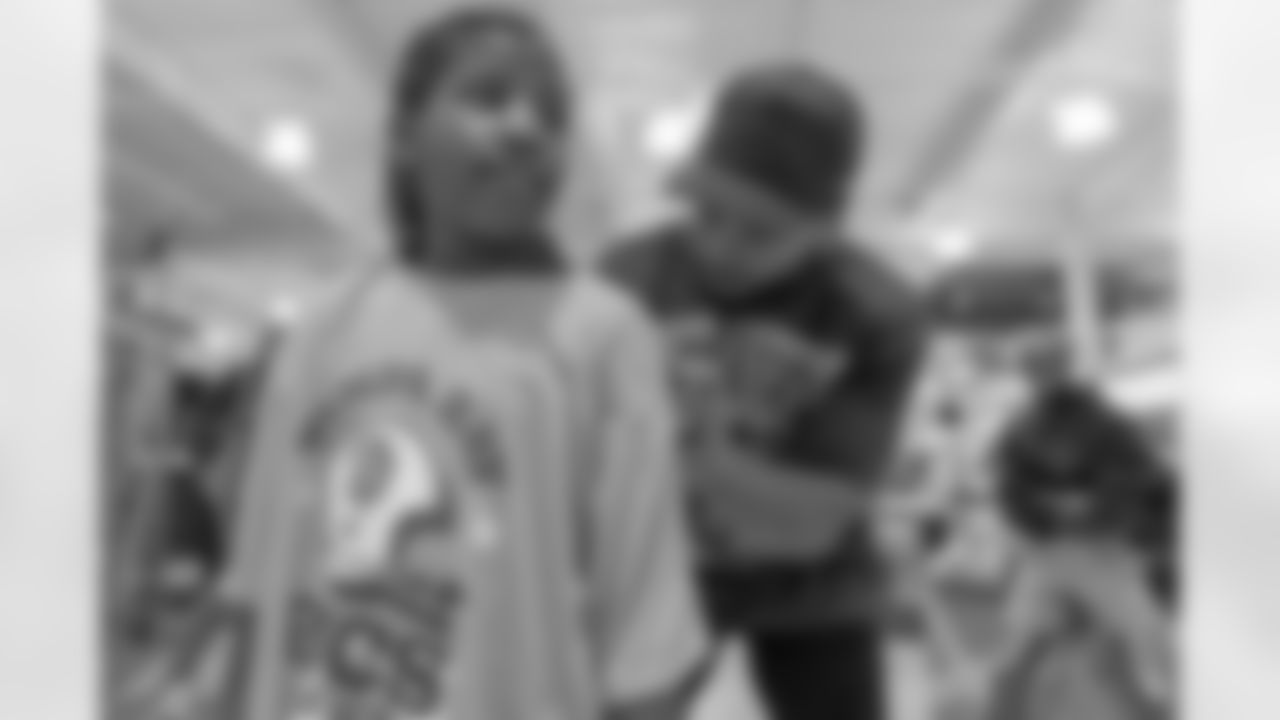 TAMPA, FL - December 16, 2025 - Antoine Winfield Jr. Holiday Shopping Spree at Dick's House of Sport International Plaza. Photo By Mike Carlson/Tampa Bay Buccaneers