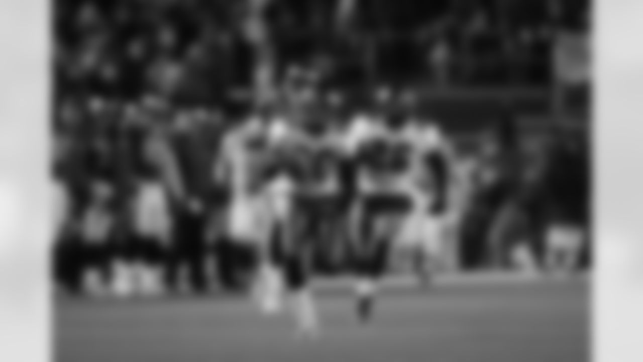 PHILADELPHIA, PA - JANUARY 19: Cornerback Ronde Barber #20 of the Tampa Bay Buccaneers returns an interception 92 yards for a touchdown against the Philadelphia Eagles during the NFC Championship Game at Veterans Stadium on January 19, 2003 in Philadelphia, Pennsylvania. The Buccaneers won 27-10. (Rod Millington/Tampa Bay Buccaneers)