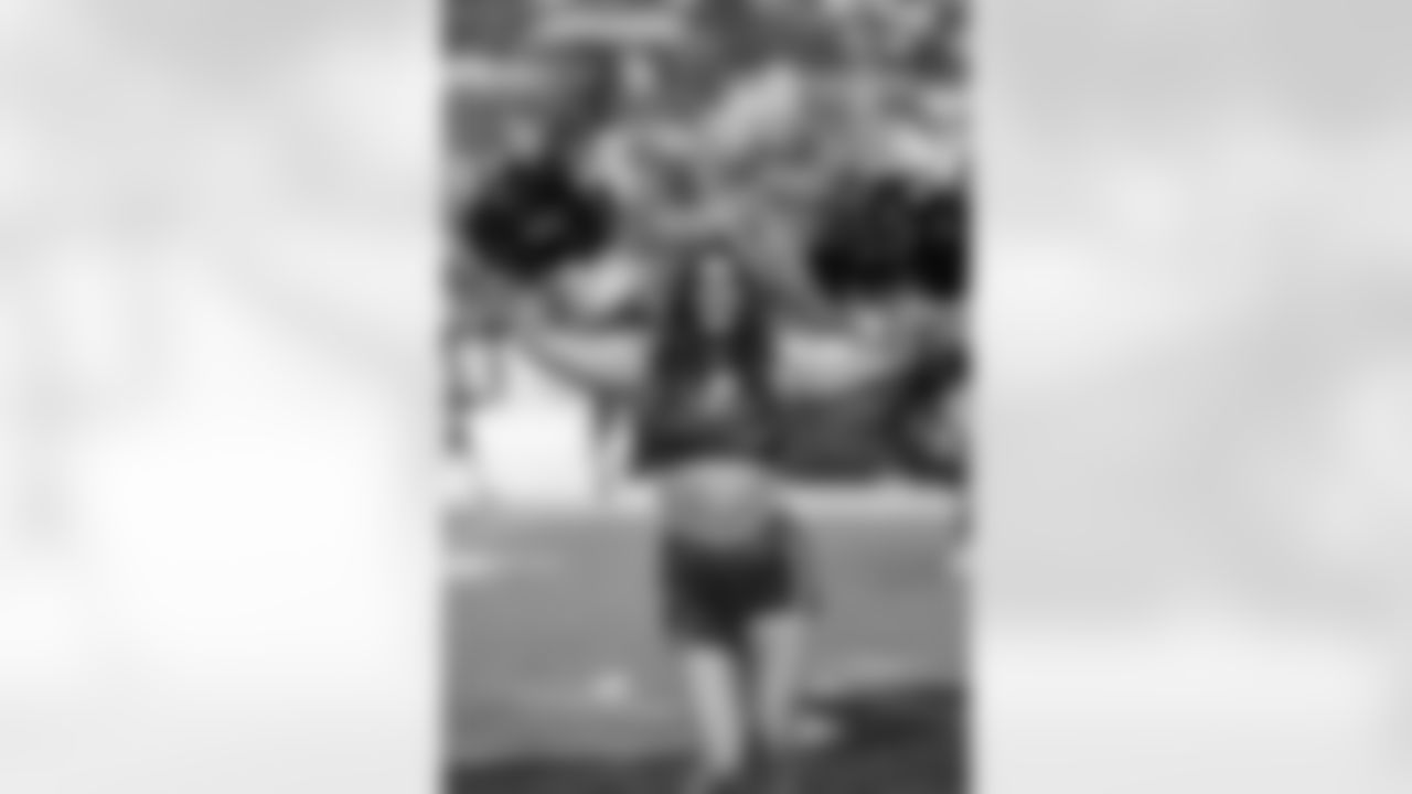 TAMPA, FL - January 03, 2026 - The Carolina Panthers and Tampa Bay Buccaneers play a regular season game at Raymond James Stadium. The Bucs won the game, 16-14. Photo By Tori Richman/Tampa Bay Buccaneers