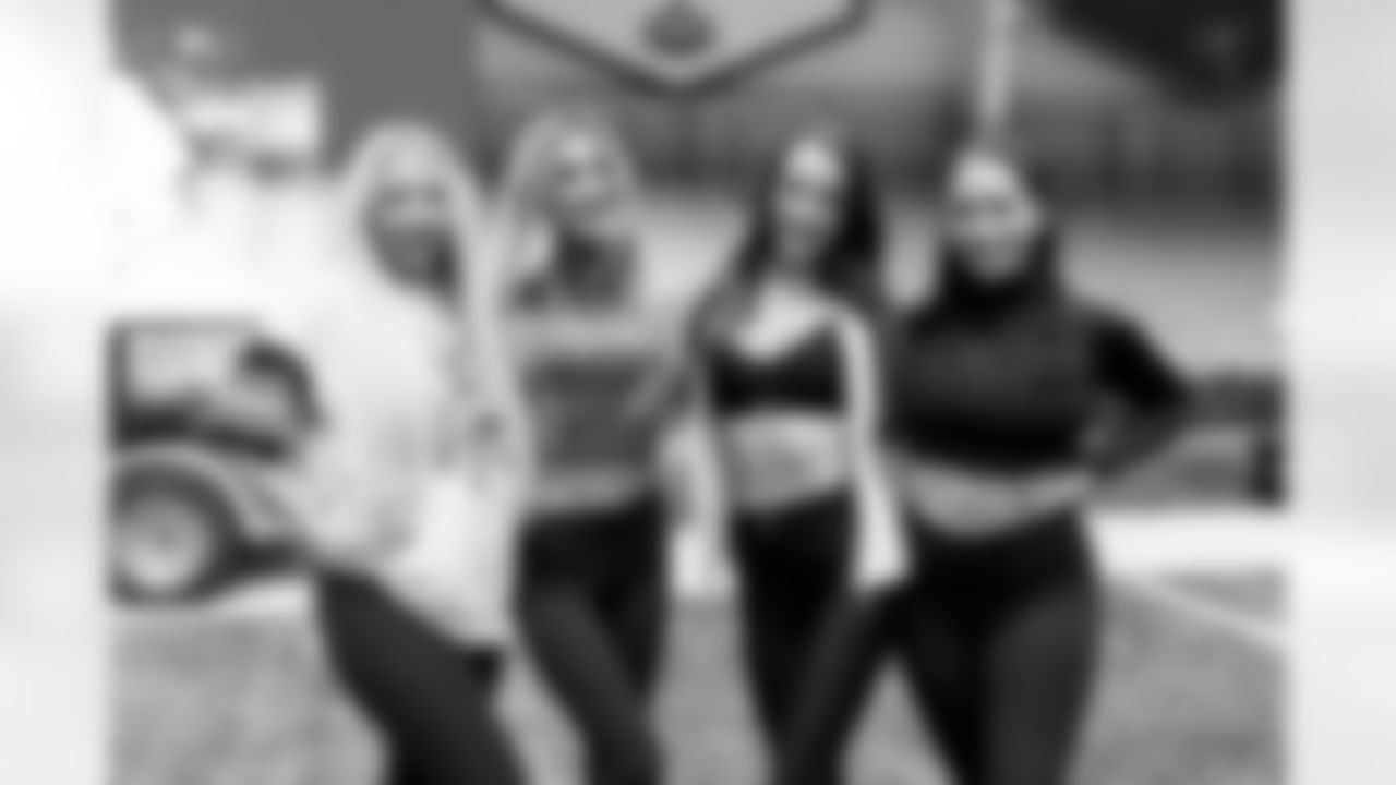 TAMPA, FL - November 19, 2025 - Tampa Bay Buccaneers Cheerleaders and Alumni during Field Rehearsal at AdventHealth Training Center. Photo By Tori Richman/Tampa Bay Buccaneers