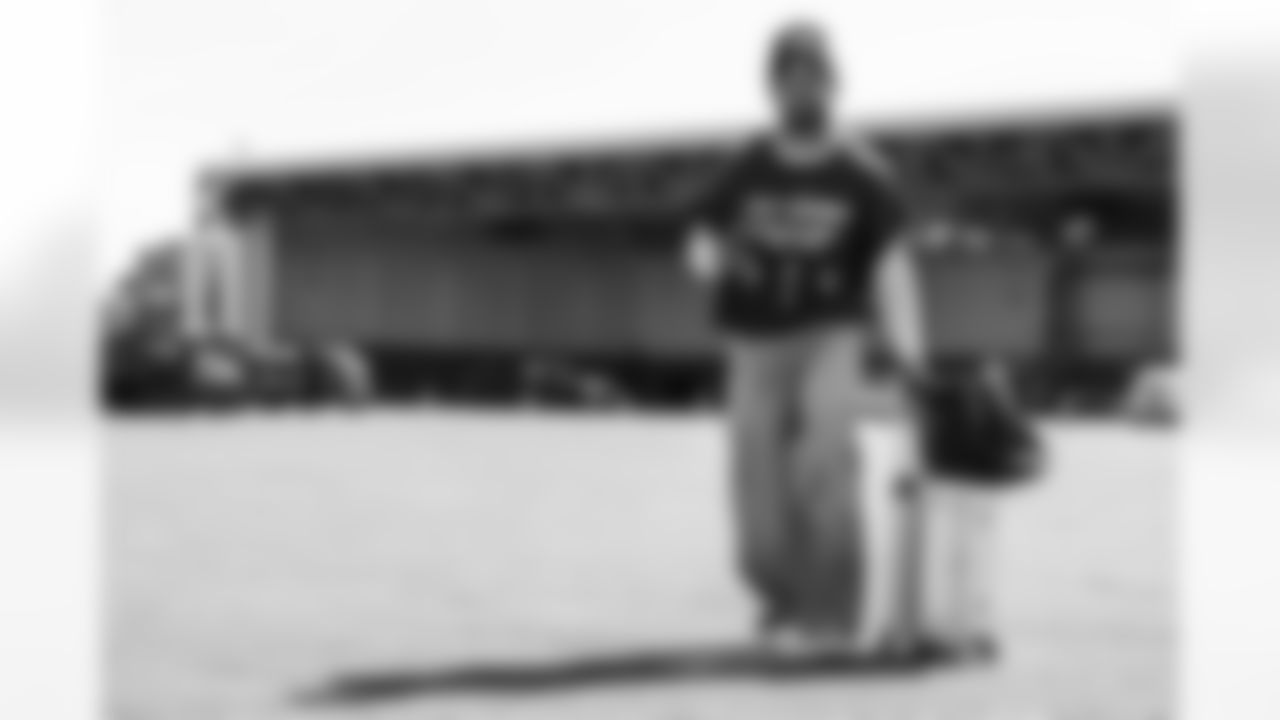 TAMPA, FL - November 15, 2025 - Safety Antoine Winfield Jr. #31 of the Tampa Bay Buccaneers departs before the Bucs' game against the Buffalo Bills. Photo By Tori Richman/Tampa Bay Buccaneers