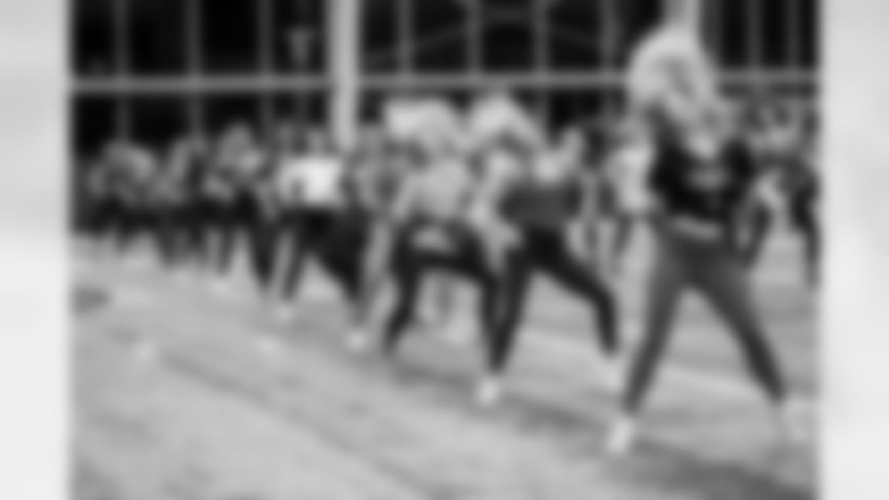 TAMPA, FL - November 19, 2025 - Tampa Bay Buccaneers Cheerleaders and Alumni during Field Rehearsal at AdventHealth Training Center. Photo By Tori Richman/Tampa Bay Buccaneers