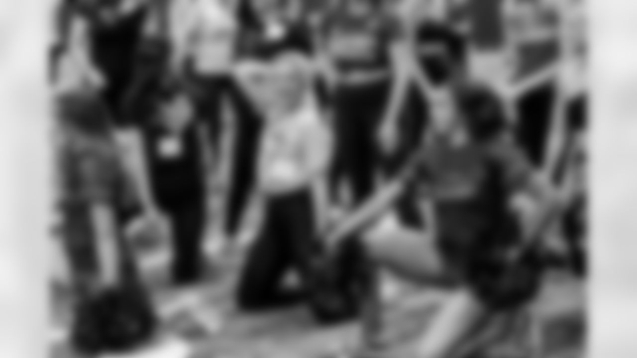 TAMPA, FL - November 19, 2025 - Tampa Bay Buccaneers Cheerleaders and Alumni during Field Rehearsal at AdventHealth Training Center. Photo By Tori Richman/Tampa Bay Buccaneers