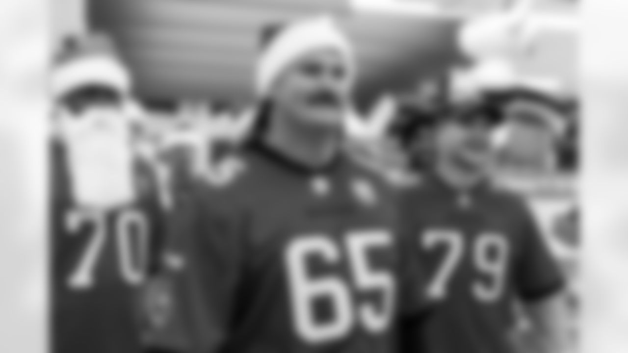 TAMPA, FL - December 15, 2025 - The Tampa Bay Buccaneers offensive line hosts the annual 'O-Line Lights Up Christmas' event providing holiday shopping sprees for local children. Photo By Kyle Zedaker/Tampa Bay Buccaneers