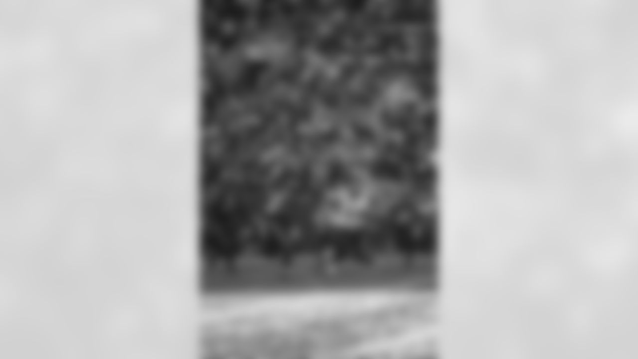 CHARLOTTE, NC - December 21, 2025 - Running Back Rachaad White #1 of the Tampa Bay Buccaneers during the game between the Tampa Bay Buccaneers and Carolina Panthers. The Bucs lost the game, 23-20. Photo By Tori Richman/Tampa Bay Buccaneers