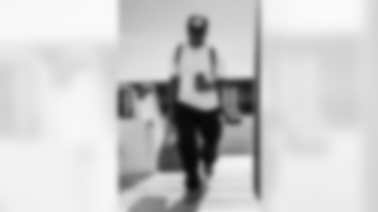 TAMPA, FL - December 27, 2025 - Safety Christian Izien #29 of the Tampa Bay Buccaneers departs Tampa for a Week 17 game against the Miami Dolphins. Photo By Tori Richman/Tampa Bay Buccaneers