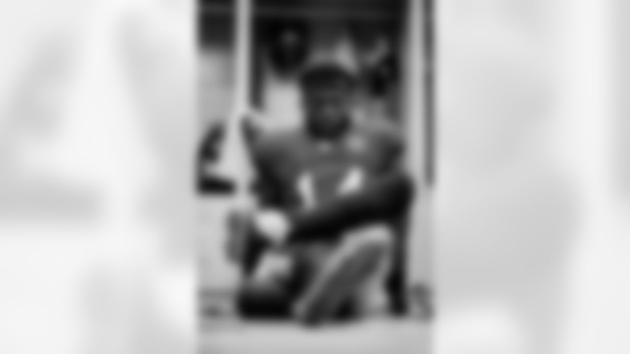 INGLEWOOD, CA - November 23, 2025 - Wide Receiver Chris Godwin Jr. #14 of the Tampa Bay Buccaneers before the game between the Tampa Bay Buccaneers and Los Angeles Rams. The Bucs lost the game, 34-7. Photo By Kyle Zedaker/Tampa Bay Buccaneers