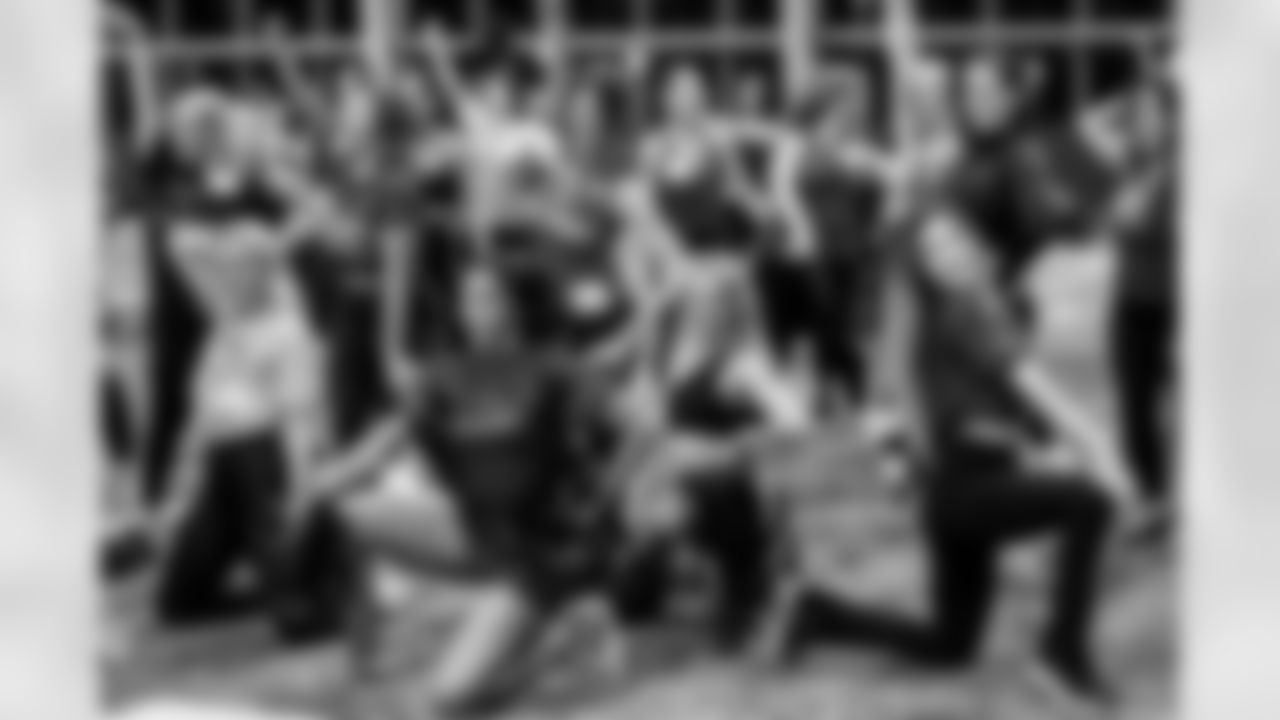 TAMPA, FL - November 19, 2025 - Tampa Bay Buccaneers Cheerleaders and Alumni during Field Rehearsal at AdventHealth Training Center. Photo By Tori Richman/Tampa Bay Buccaneers