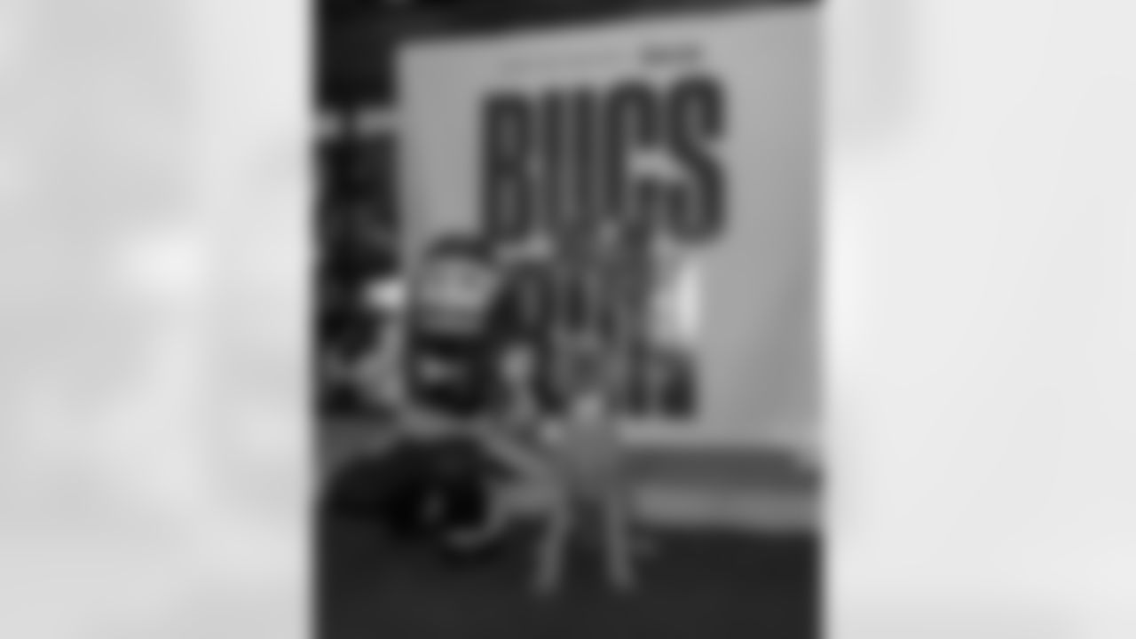 ST. PETERSBURG, FL - November 13, 2025 - Captain Fear during "Bucs Run" Raise The Flags event with Pinellas Run Club at Park & Rec in St. Petersburg. Photo By Doug DeFelice/Tampa Bay Buccaneers