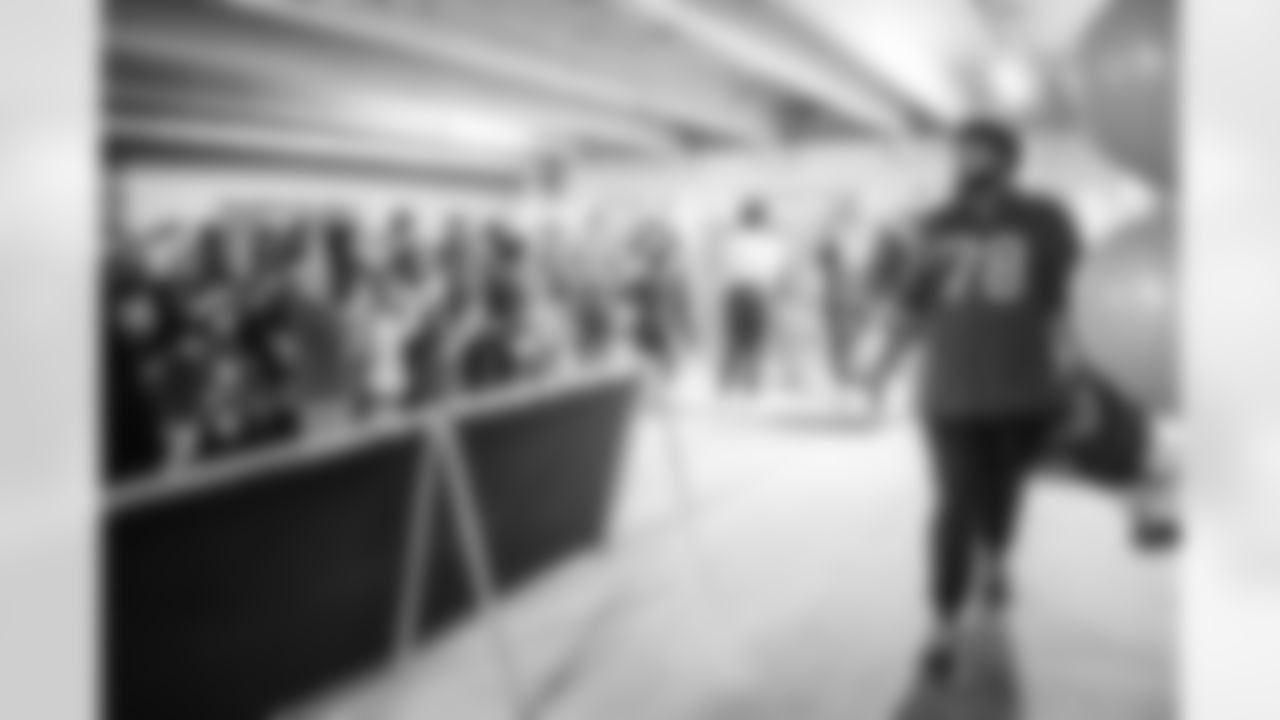 TAMPA, FL - December 15, 2025 - The Tampa Bay Buccaneers offensive line hosts the annual 'O-Line Lights Up Christmas' event providing holiday shopping sprees for local children. Photo By Kyle Zedaker/Tampa Bay Buccaneers