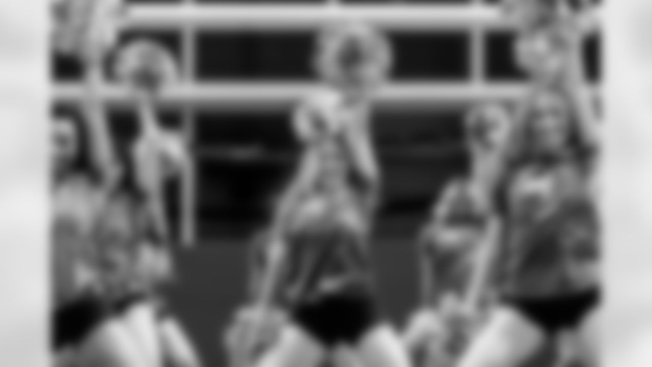 TAMPA, FL - November 06, 2025 - Tampa Bay Buccaneers Cheerleaders during Field Rehearsal at AdventHealth Training Center. Photo By Tori Richman/Tampa Bay Buccaneers