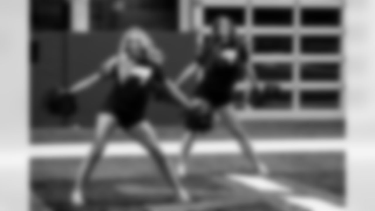 TAMPA, FL - December 04, 2025 - Tampa Bay Buccaneers Cheerleaders field rehearsal at AdventHealth Training Center. Photo By Tori Richman/Tampa Bay Buccaneers