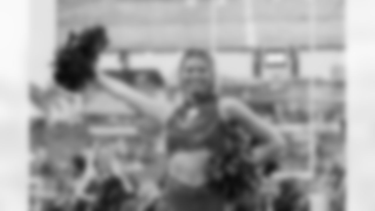 TAMPA, FL - December 07, 2025 - The Tampa Bay Buccaneers and New Orleans Saints during a regular season game at Raymond James Stadium. The Bucs lost the game, 24-20. Photo By Doug DeFelice/Tampa Bay Buccaneers