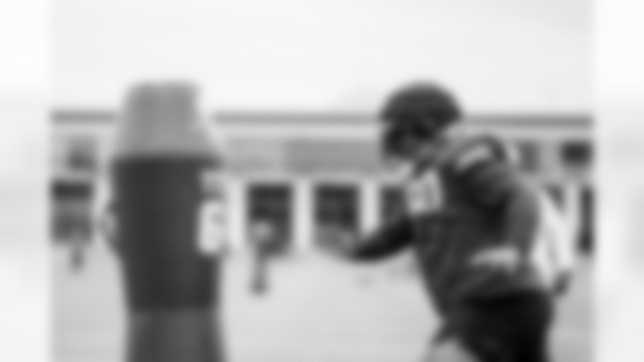 TAMPA, FL - November 06, 2025 - Defensive Tackle Vita Vea #50 of the Tampa Bay Buccaneers during practice at AdventHealth Training Center. Photo By Tori Richman/Tampa Bay Buccaneers