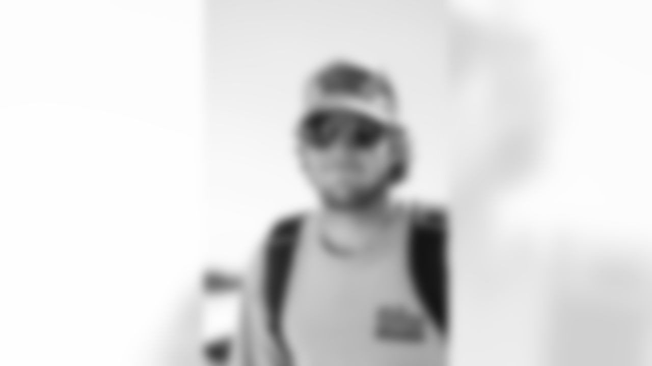 TAMPA, FL - November 15, 2025 - Punter Riley Dixon #9 of the Tampa Bay Buccaneers departs before the Bucs' game against the Buffalo Bills. Photo By Tori Richman/Tampa Bay Buccaneers