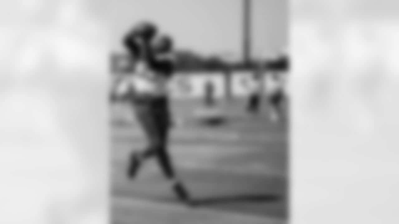 TAMPA, FL - November 13, 2025 - Cornerback Jamel Dean #35 of the Tampa Bay Buccaneers during practice at AdventHealth Training Center. Photo By Kyle Zedaker/Tampa Bay Buccaneers